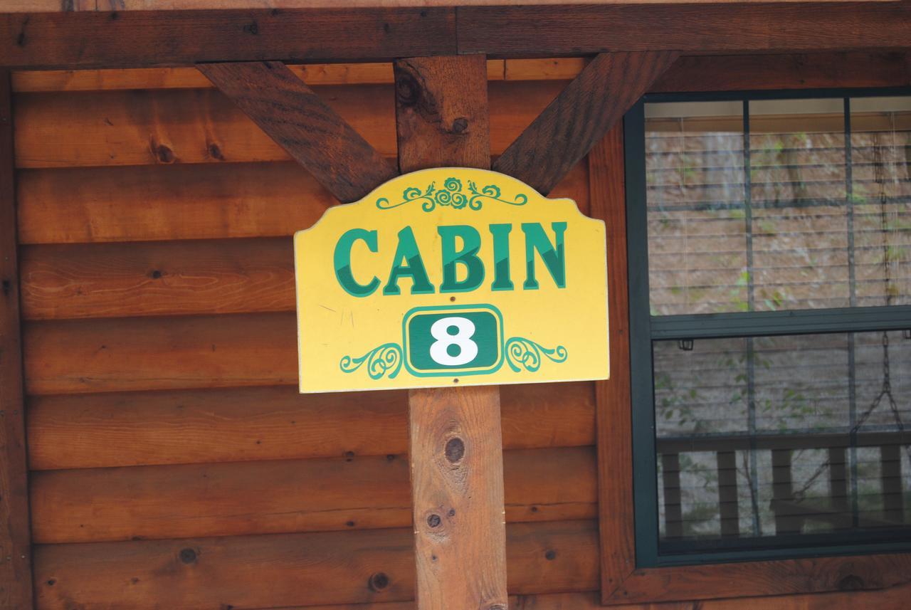 Cabin Fever Resort Eureka Springs Exterior photo